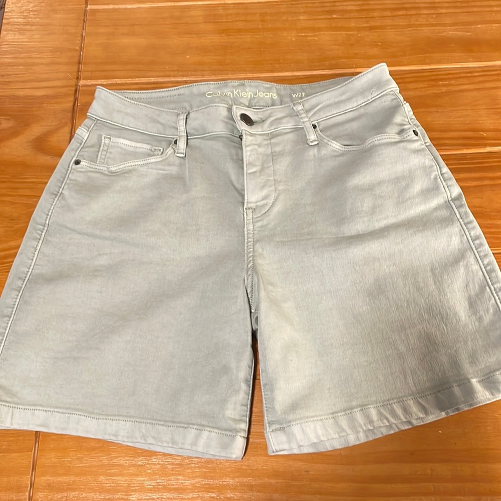 Calvin Klein seafoam green shorts size 27